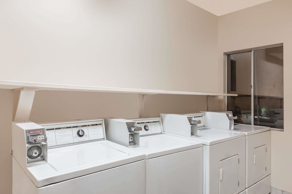 Ramada by Wyndham Bakersfield North 29/44