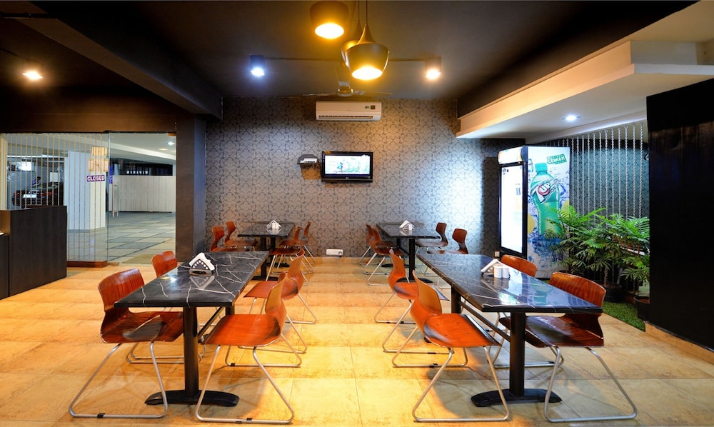 Hotel At Home Suites 26/40