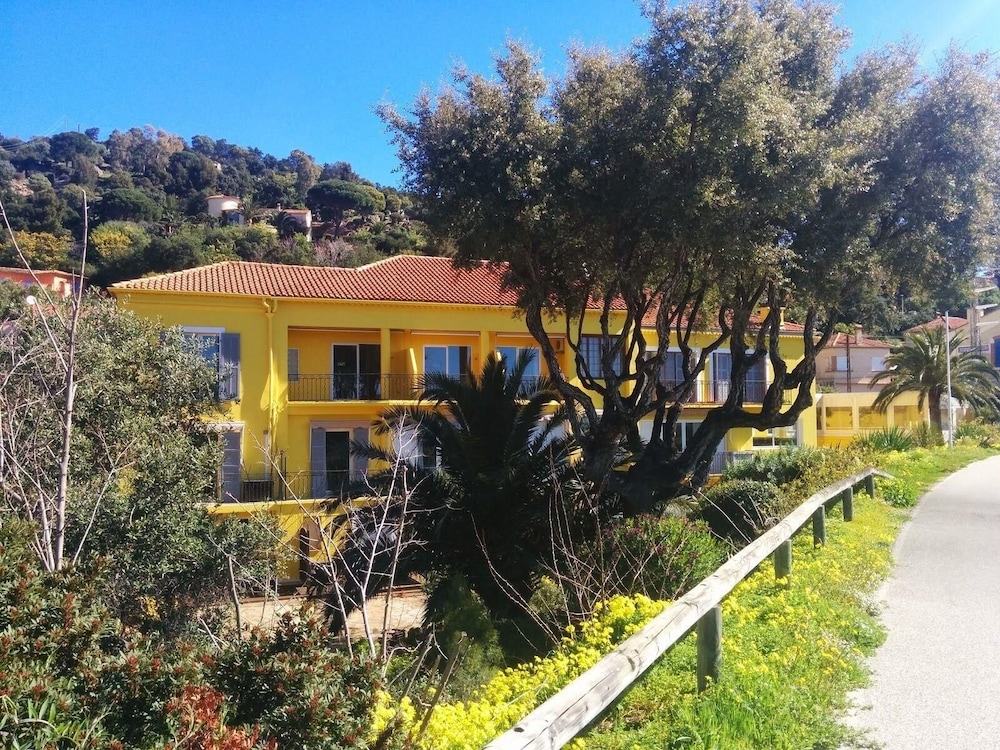 Hôtel De La Fossette 3/40