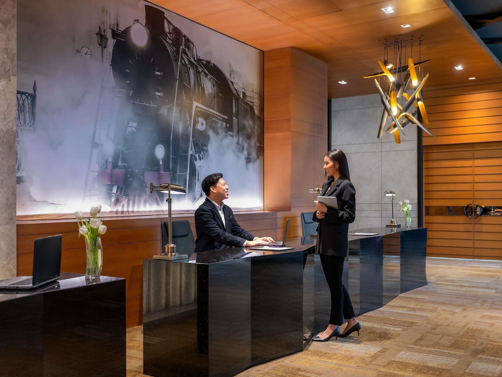Mercure Bangkok Makkasan 8/79