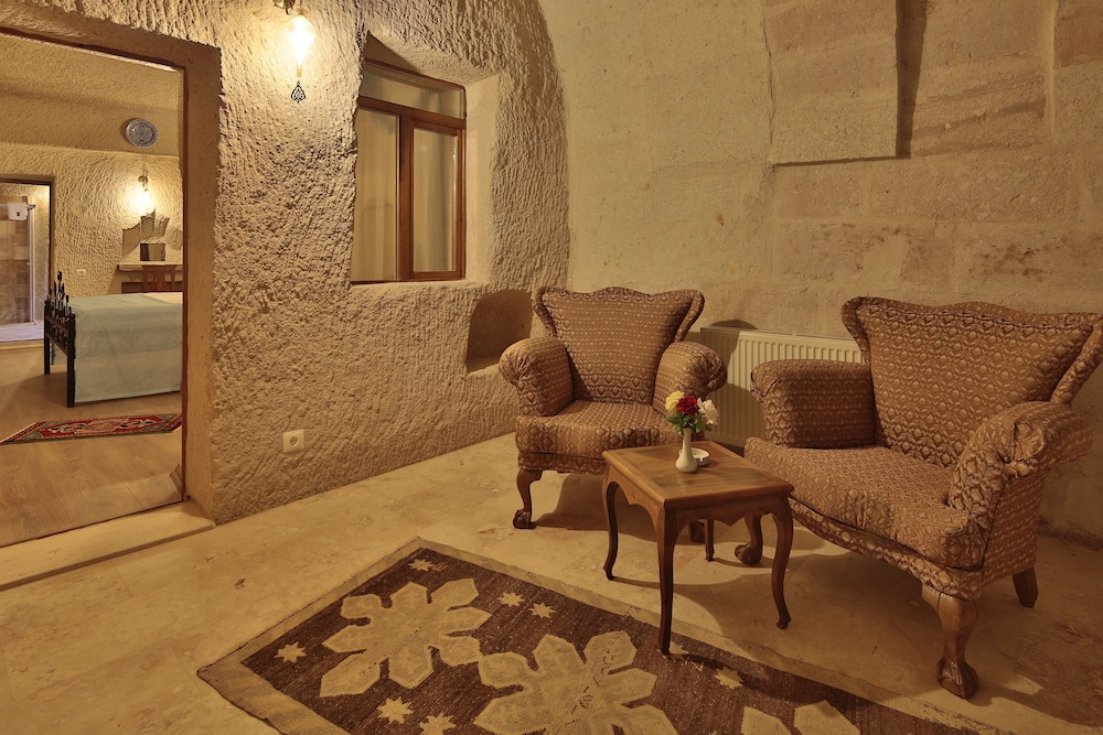 Jacob's Cave Suites 80/100