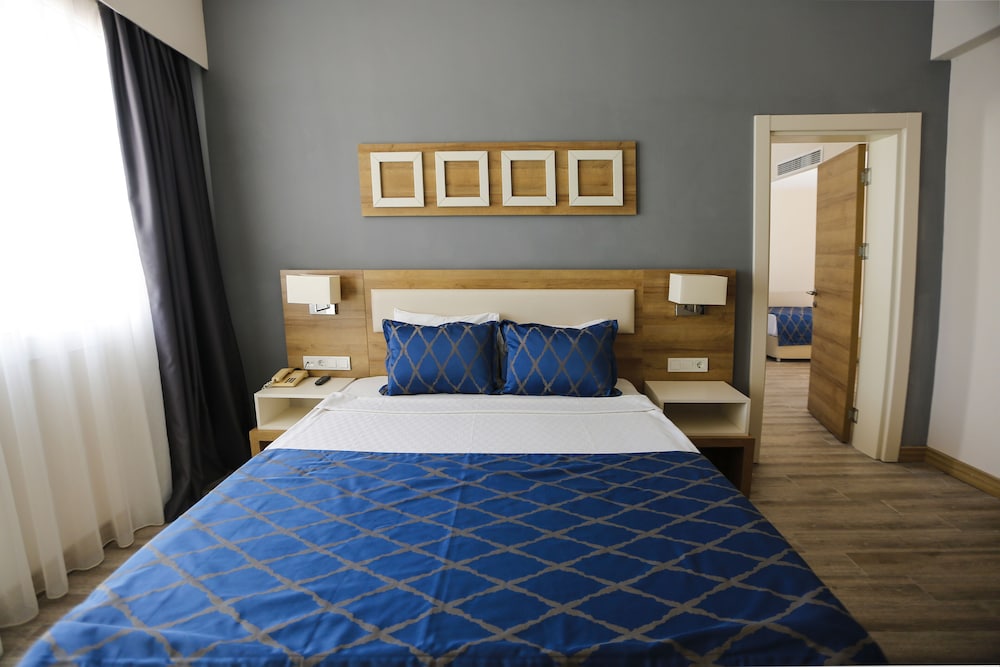 FAMILY, TWIN BEDS, SEA VIEW