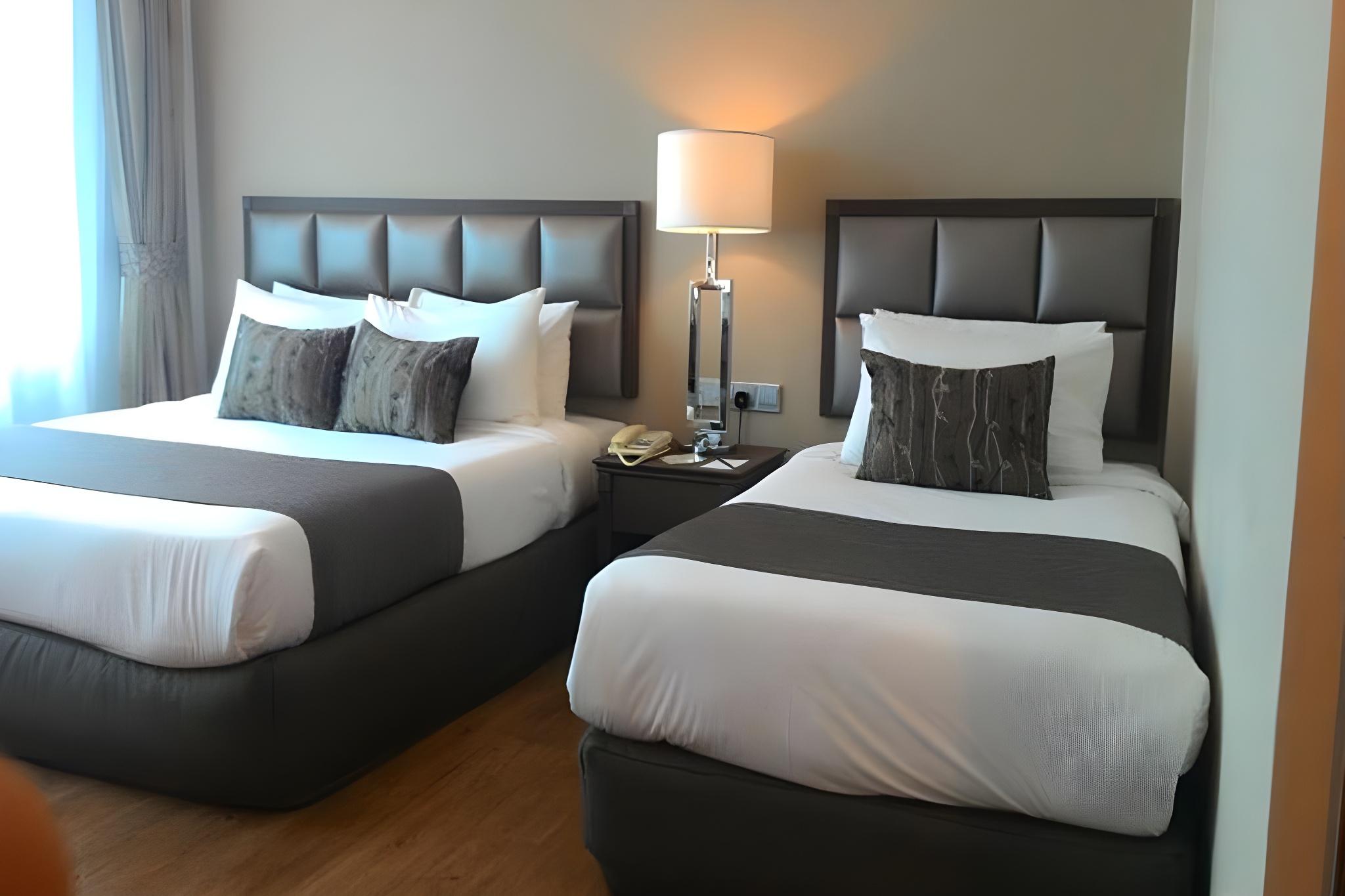 Deluxe, Triple, City View, Pool Access