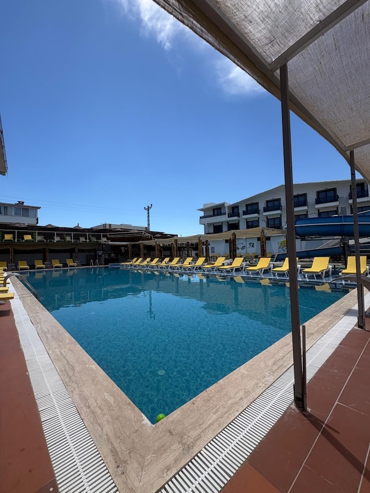 Atas Aqua Otel Avsa 43/51