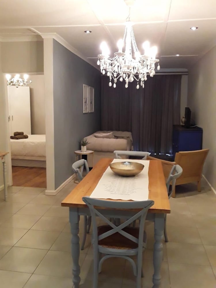 Dellville Country House & Cottages 28/50