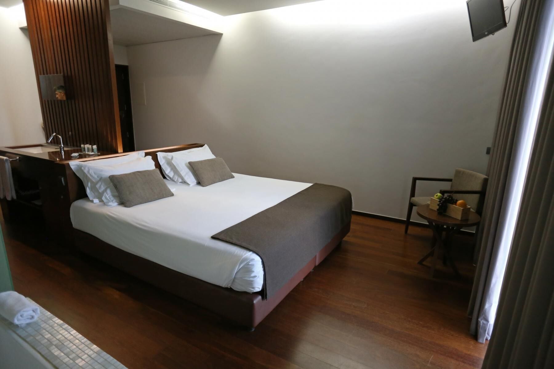 Room, Twin Beds, Mountain View
