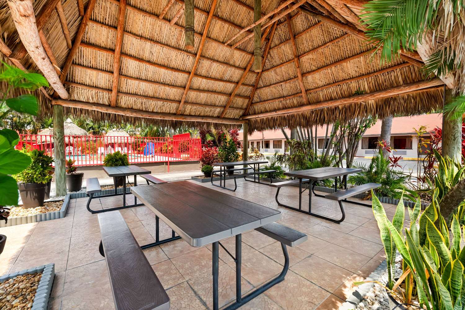 Super 8 by Wyndham, Florida City/Homestead/Everglades 16/24