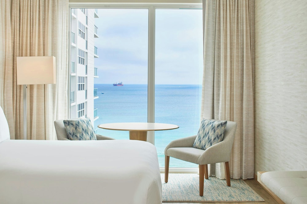 غرفة بسريرين كوين بإطلالة على البحر لذوي الإعاقة، AC Hotel by Marriott Fort Lauderdale Beach 3/5