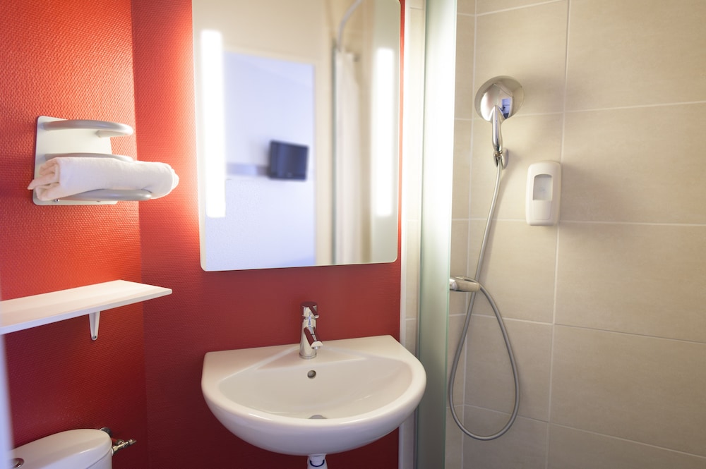 B&B HOTEL Chatellerault 39/40