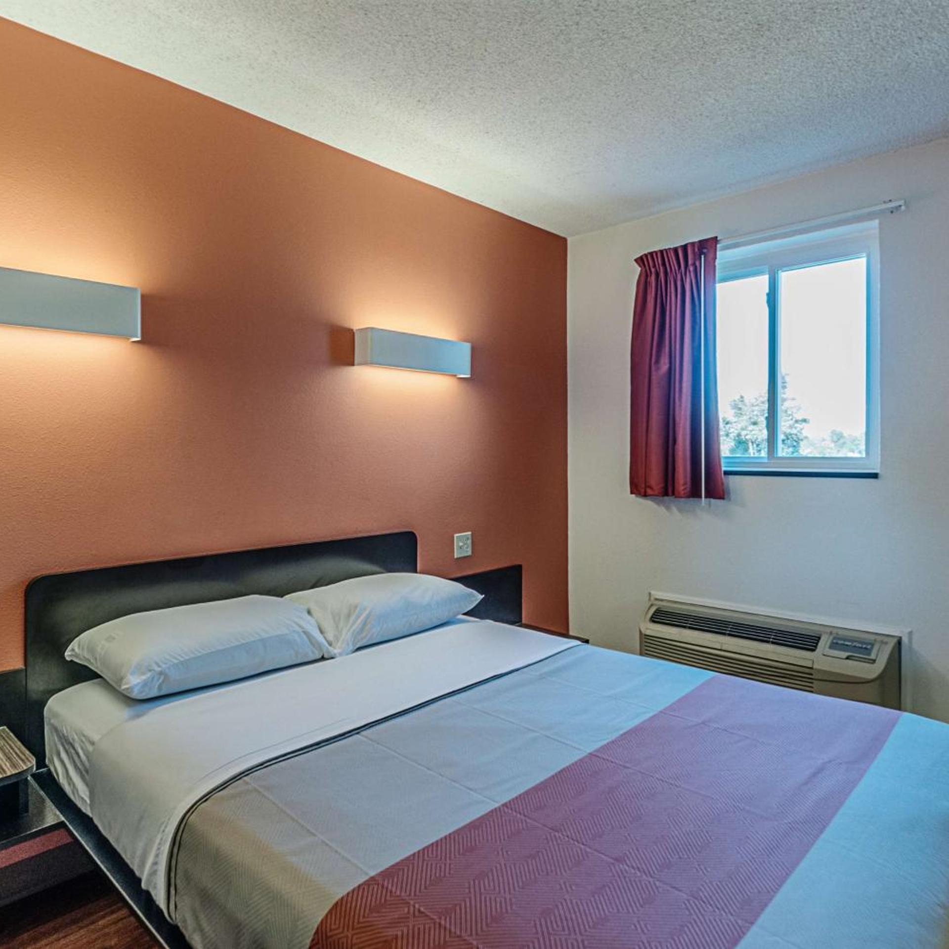 1 King Bed - Mobility Accessible Tub, Nsmk