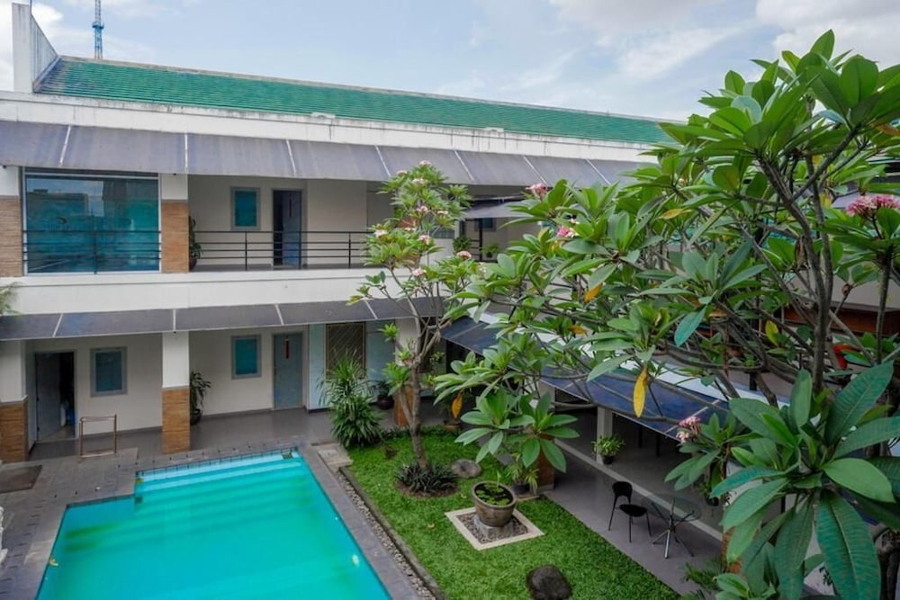 Dinasty Smart Hotel 63/66