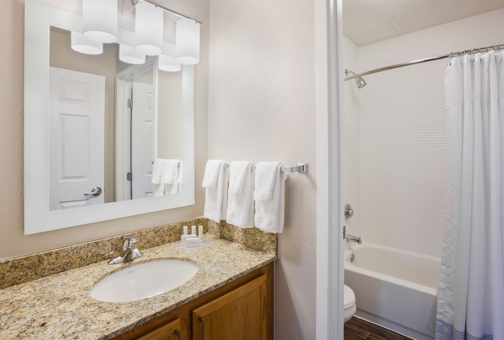 Towneplace Suites By Marriott Detroit Dearborn 28/33