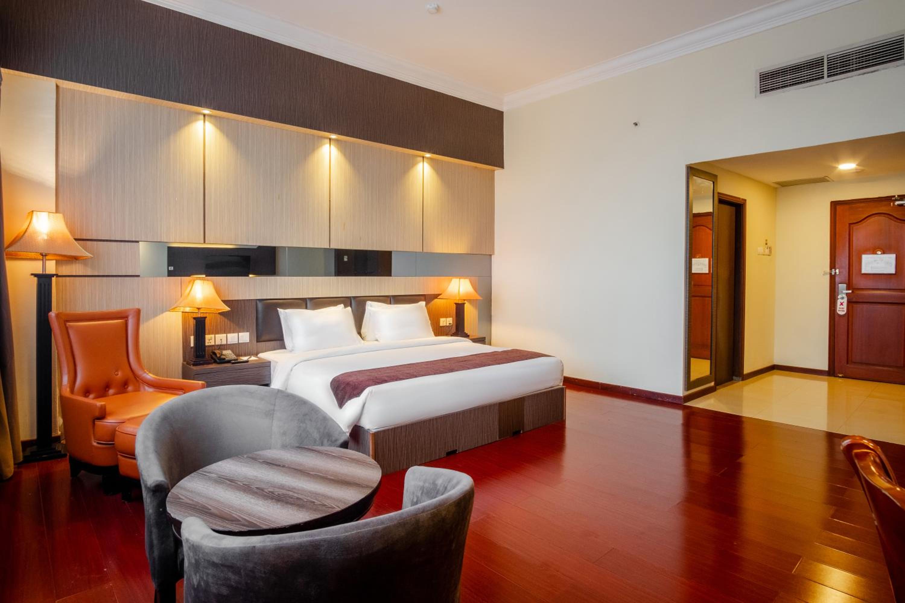 Deluxe, Double or Twin Bed, Golden View Hotel Batam 3/10
