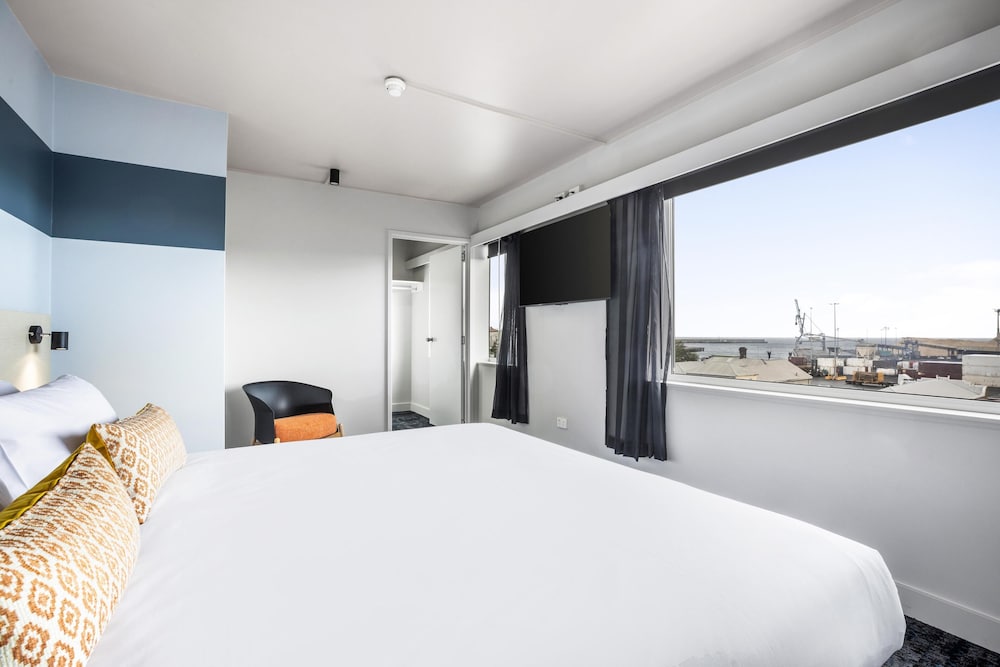 Burnie Central Townhouse Hotel 17/65