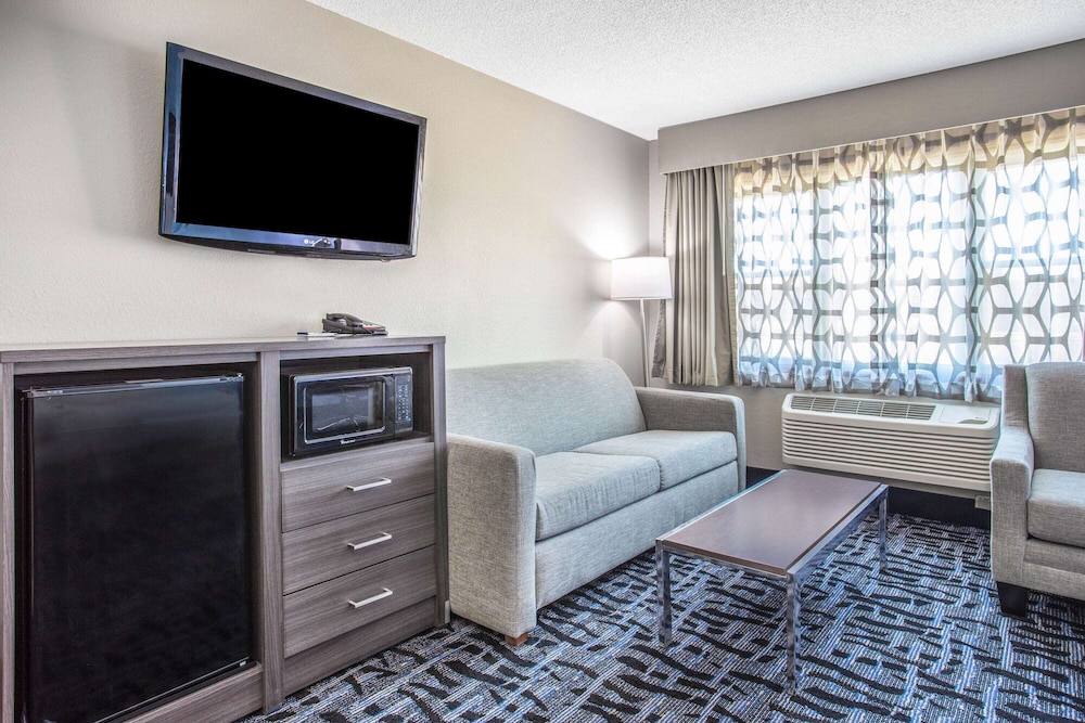 Baymont By Wyndham Joliet 32/50