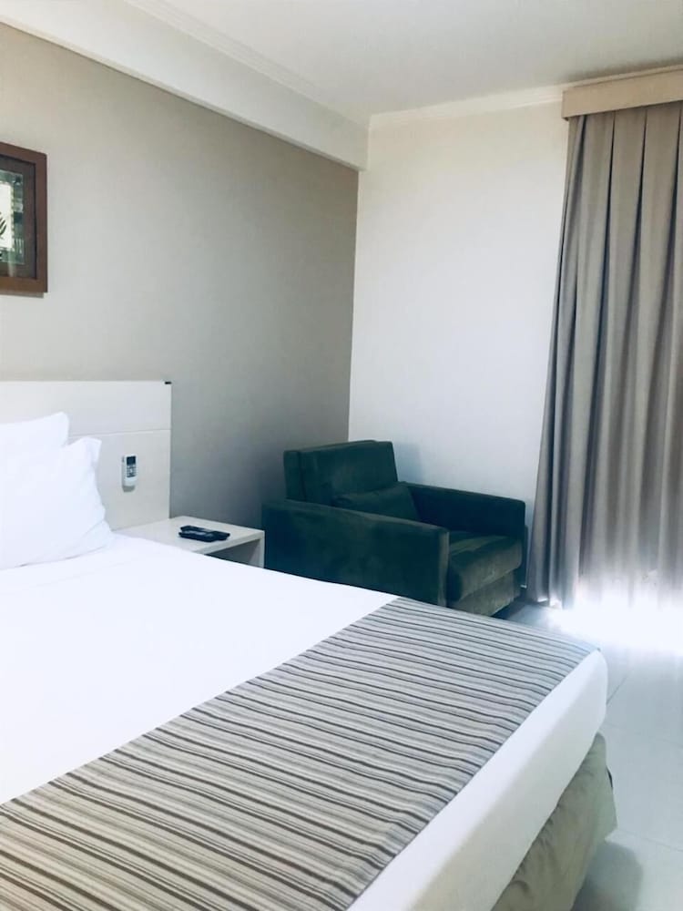 Oitis Hotel 11/63