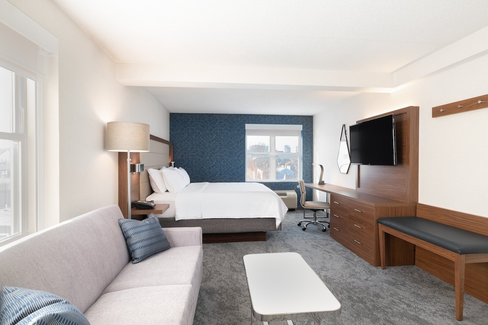 جناح بسرير فردي بمنطقة جلوس، Holiday Inn Express & Suites Boston - Cambridge 2/4
