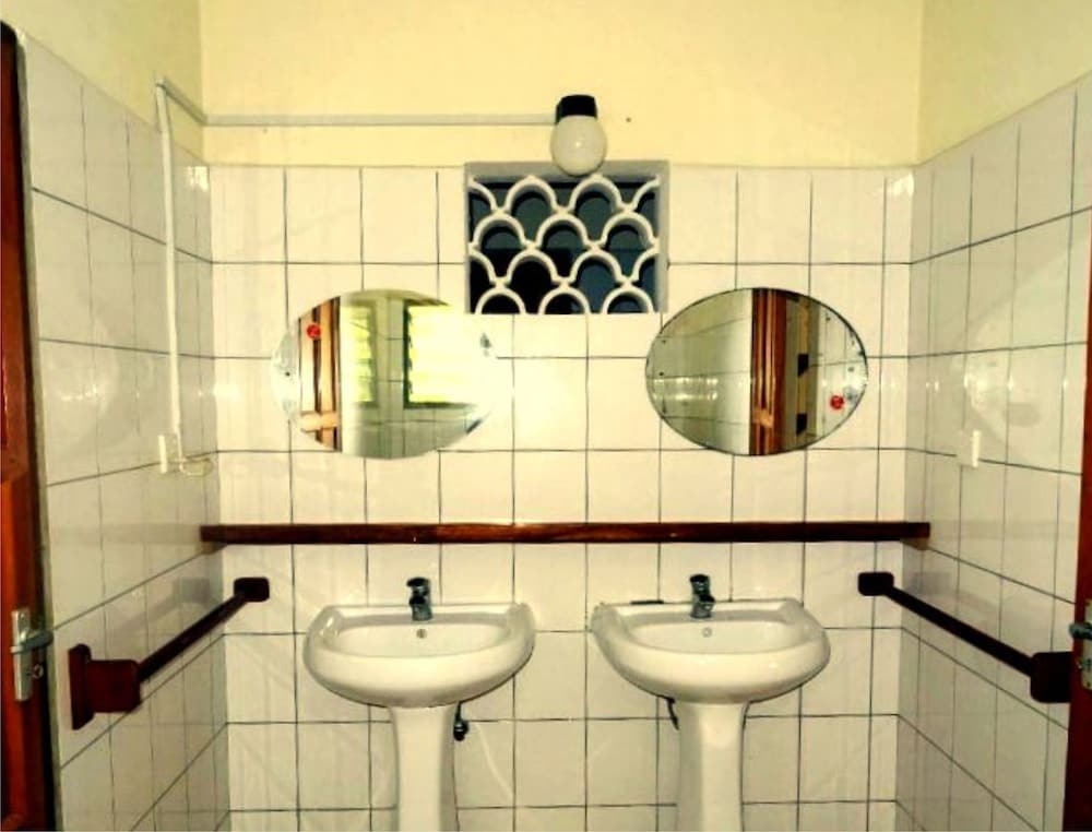 Doric Cottages Diani 48/50