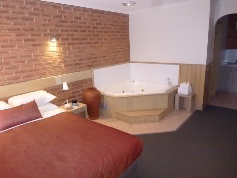 Colonial Motor Inn Bairnsdale 9/37