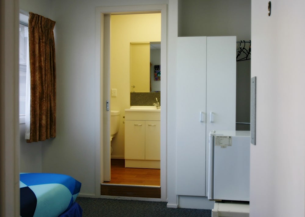 Backpackers Central Hamilton 34/34
