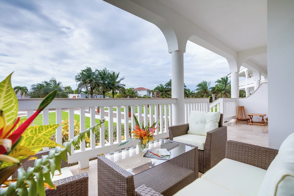 The Placencia 46/61