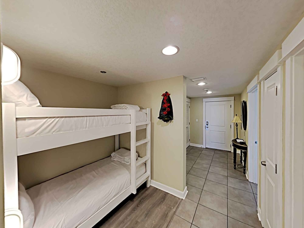 Grand Panama Beach Resort by Emerald View Resorts 34/77