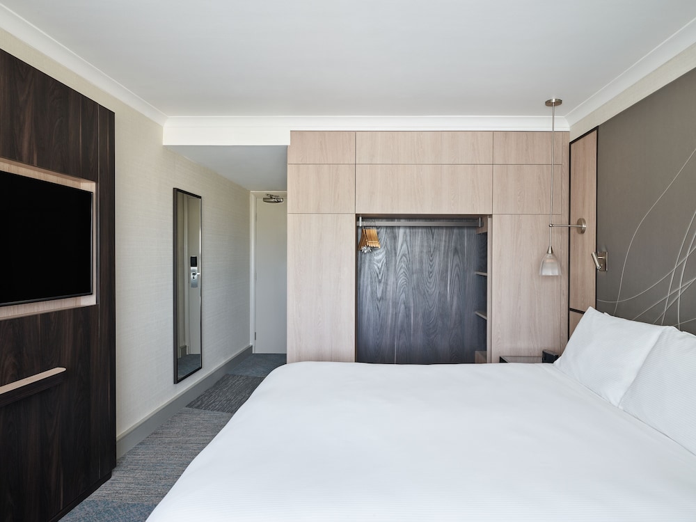 HYATT PLACE LONDON HEATHROW AIRPORT 30/77