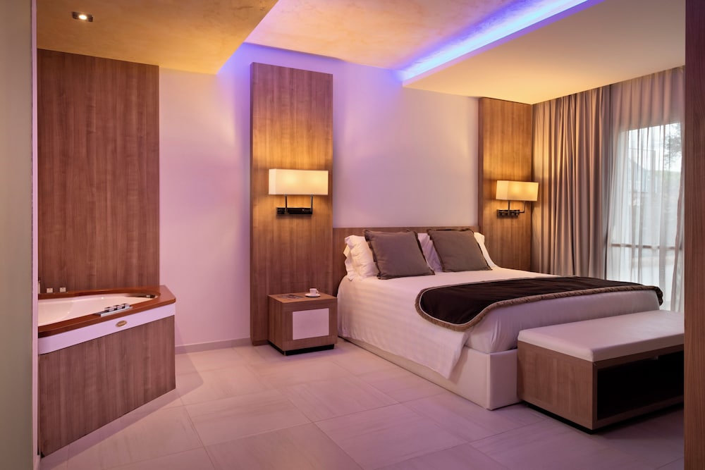 Sky, Suite, Double Bed, Sofa