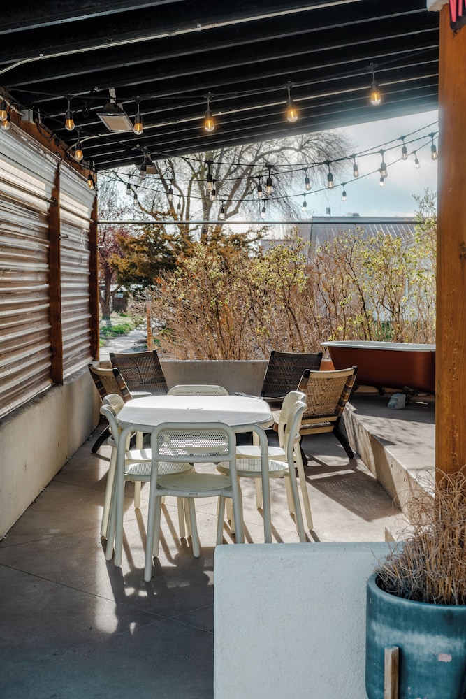 Mellow Moon Lodge 25/50