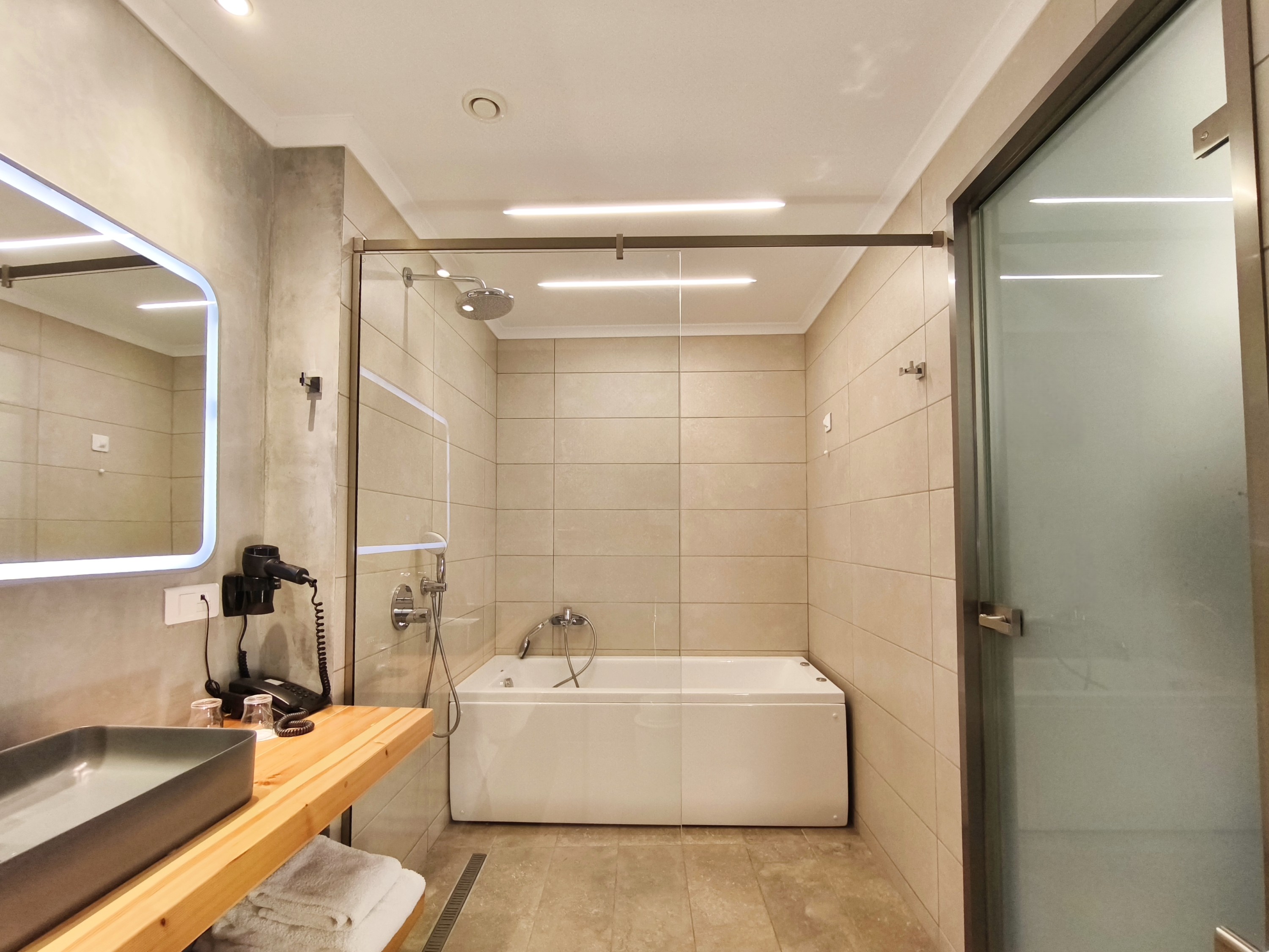 جناح بريميوم بغرفتي نوم، Hotel Europa Olympia 6/8