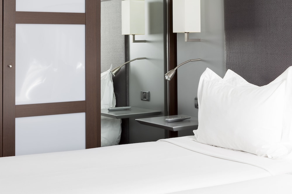 AC Hotel by Marriott Madrid Airport 12/45
