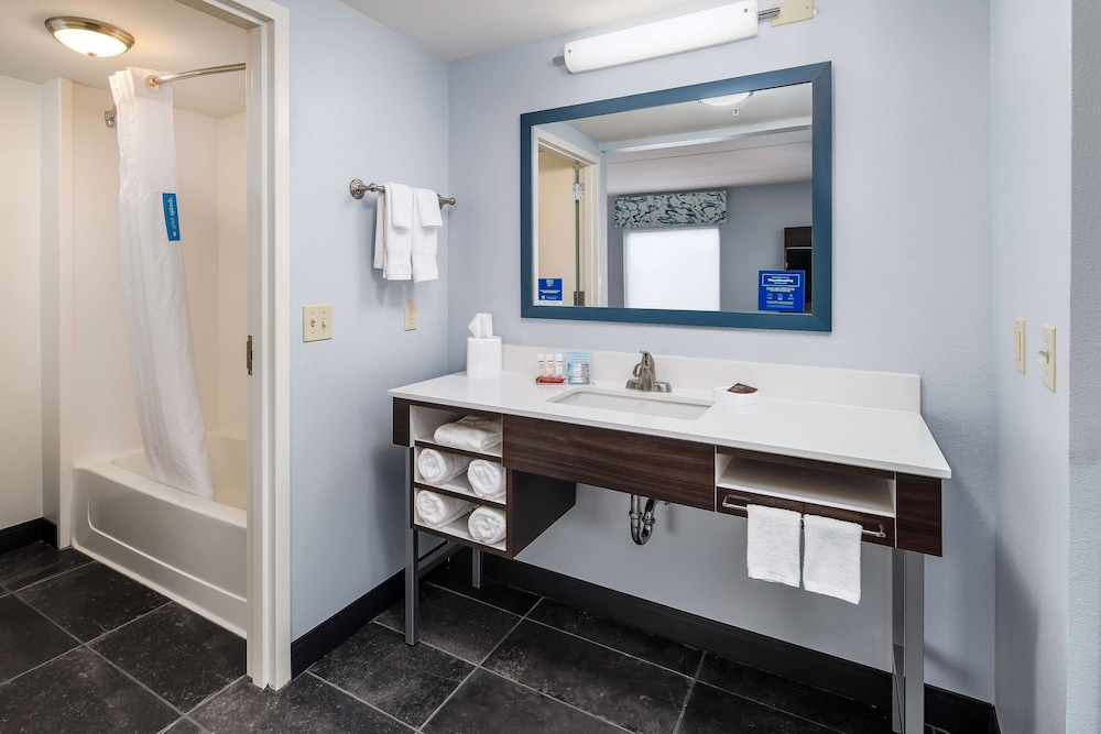 Hampton Inn and Suites Navarre 17/53