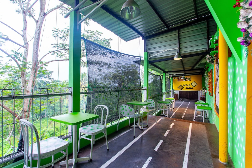 OYO 3042 Griya Karangsalam Indah 17/21