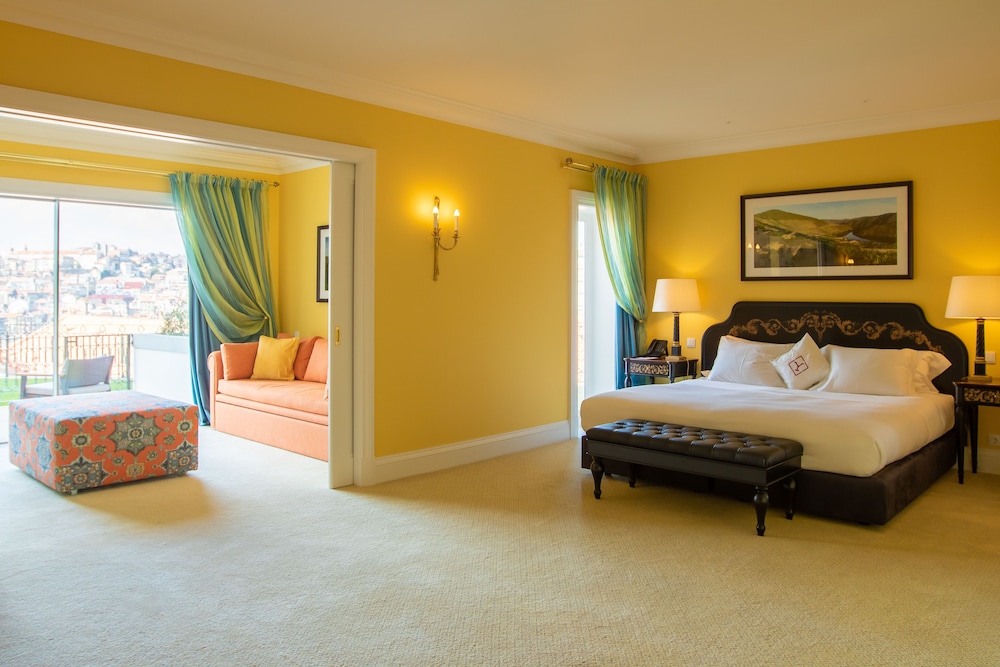 Panoramic, Deluxe, Suite, King Bed, City and River View