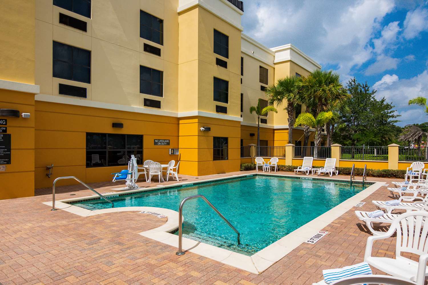 Comfort Suites Vero Beach I-95 2/17
