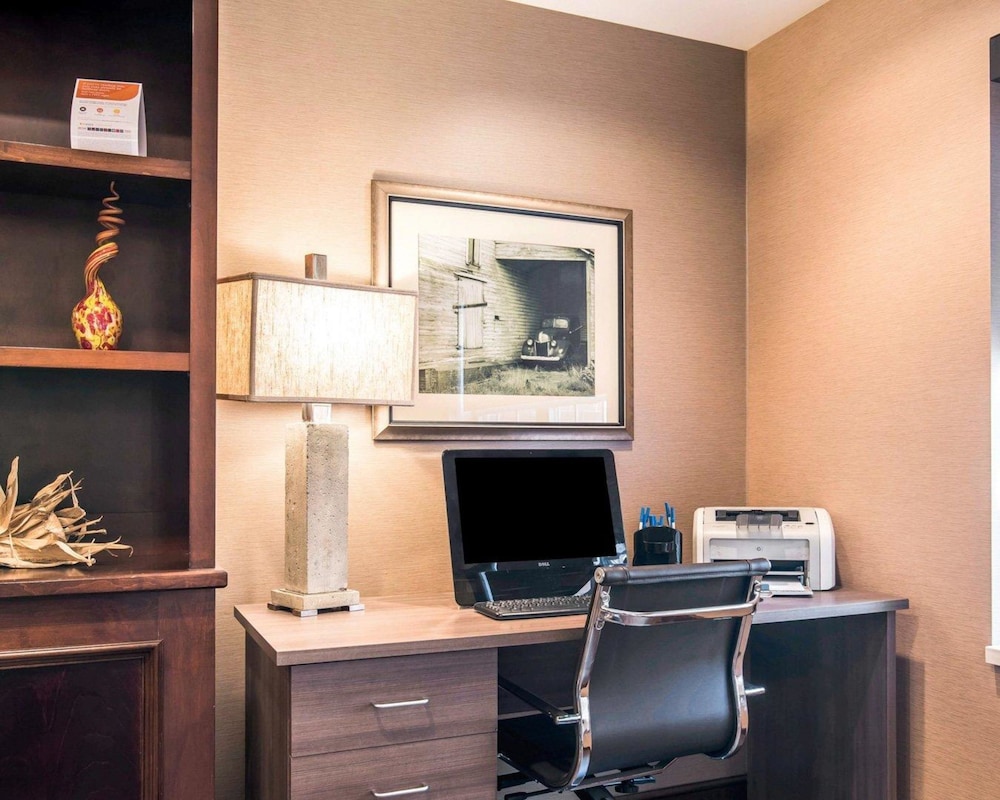 Comfort Inn and Suites Dover-Portsmouth 42/46