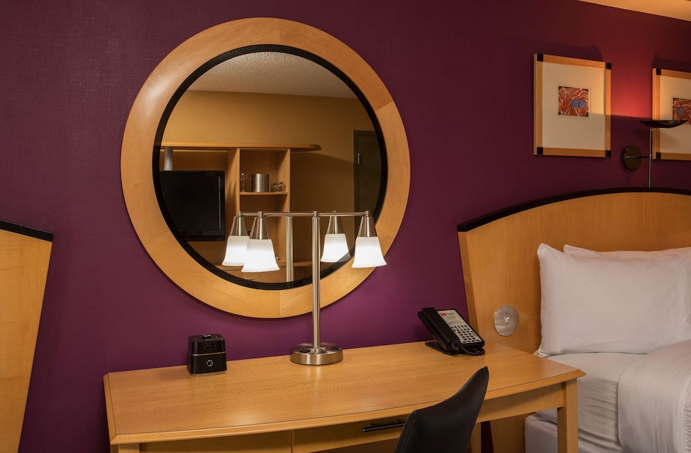 Pier 5 Hotel Baltimore, MD 21/50