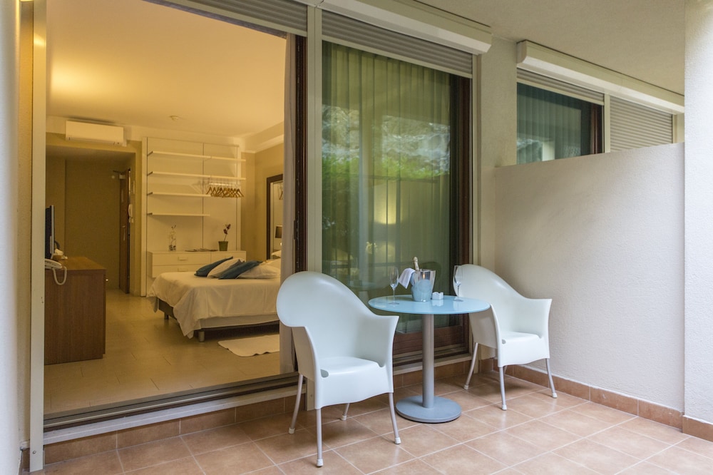 THE RESIDENCE 28/71