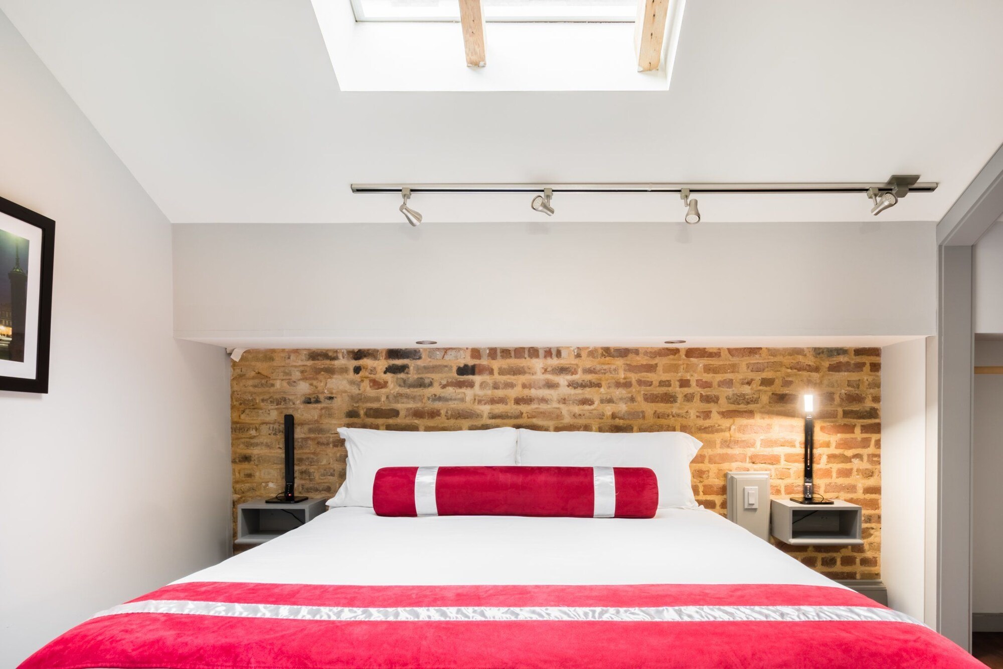 4 BEDROOMS, EXCLUSIVE, SUITE, POOL ACCESS