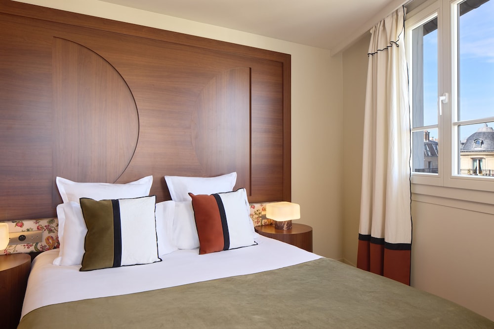 Parisian, Superior, Queen Bed، HOTEL D'ARGENSON 2/8