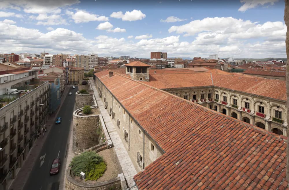 Real Colegiata San Isidoro Hotel 63/72