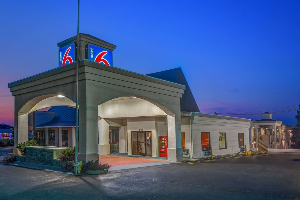 Motel6 Calhoun, GA in CALHOUN - GA