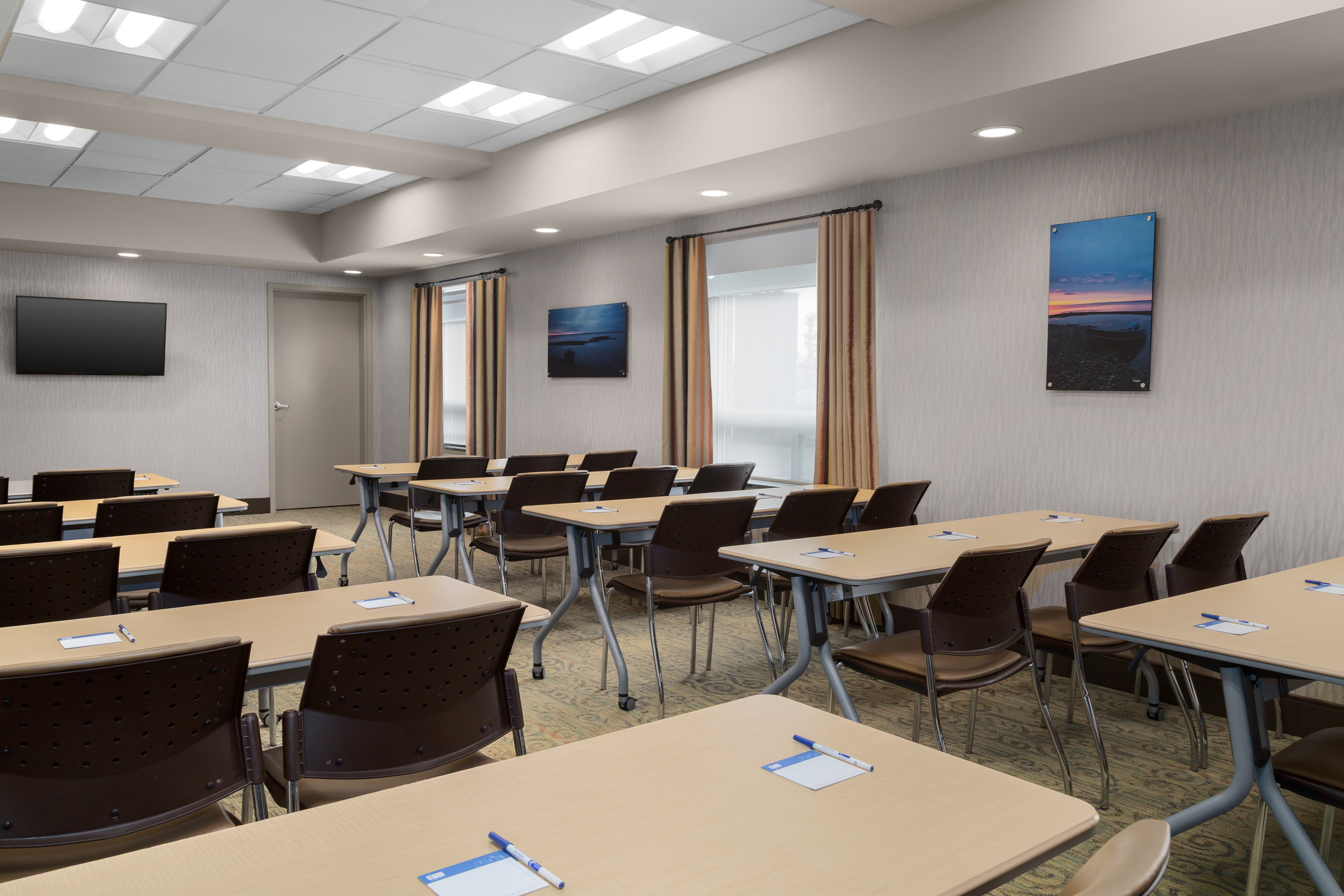 Holiday Inn Express Suites Cold Lake 62/73