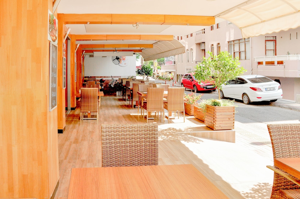 Magi Apartments 30/50