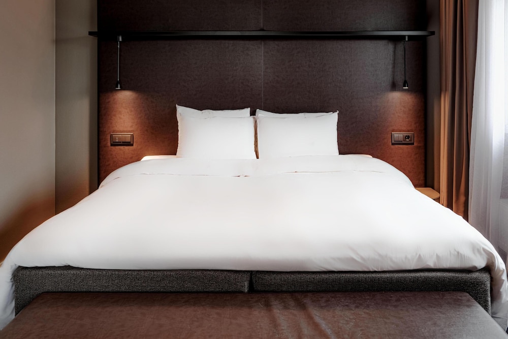 1 Bedroom, Suite, Double Bed, Radisson Blu Polar Spitsbergen 2/9