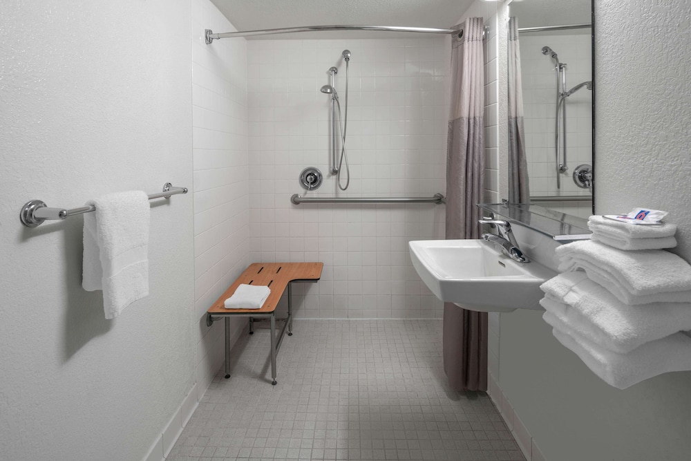 Studio6 Suites Carpinteria, CA - Santa Barbara - South 27/27