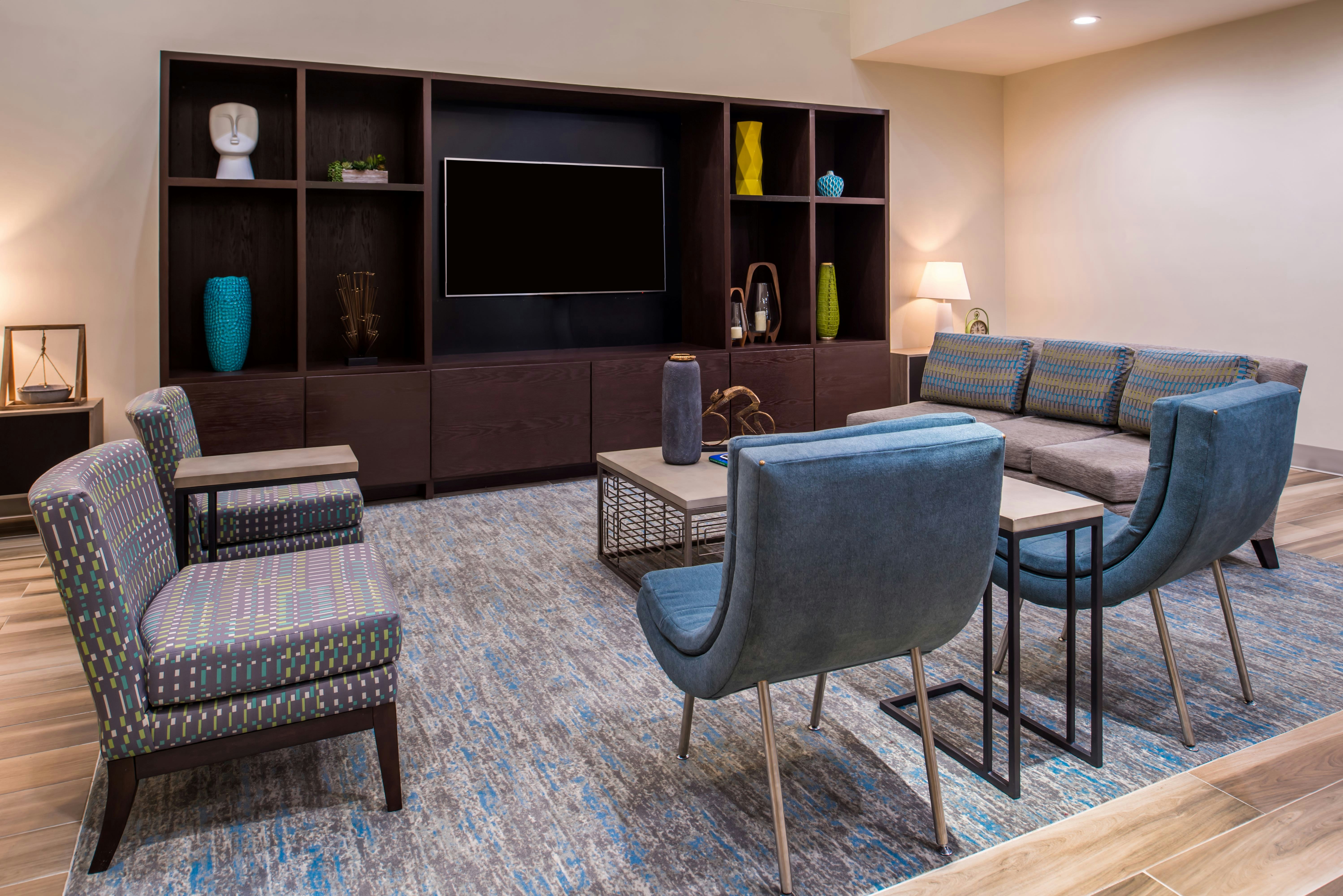Holiday Inn Express Hotel And Suites Dallas Addison 8/25