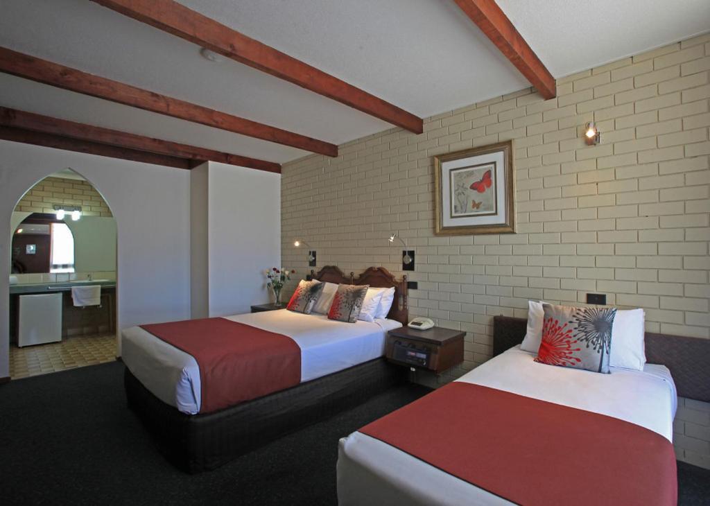 Shared, Twin Beds