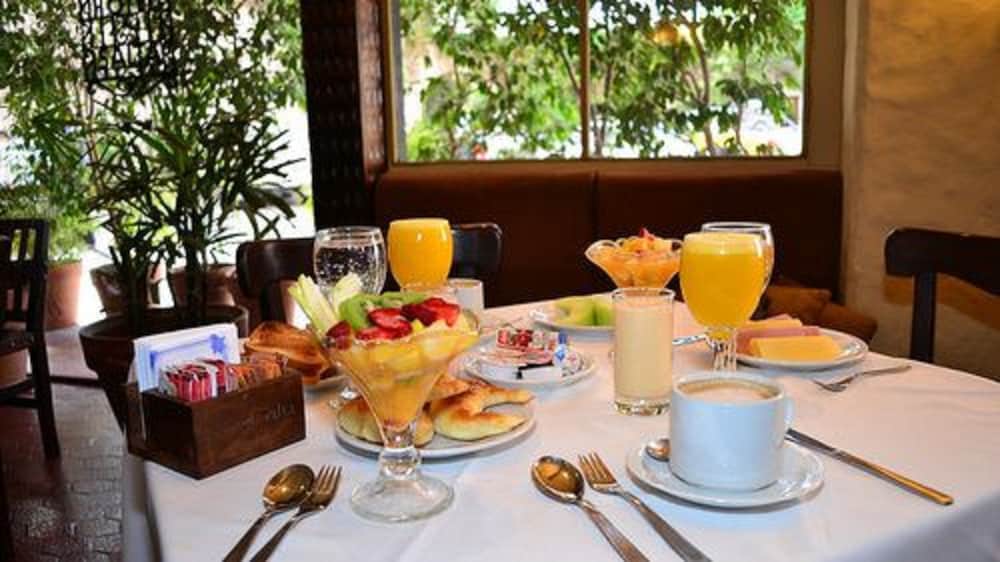 Salta Hotel 33/50
