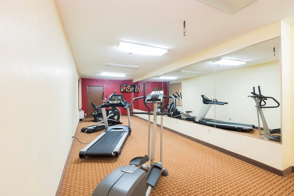 Red Roof Inn and Suites Cincinnati North Mason 21/28